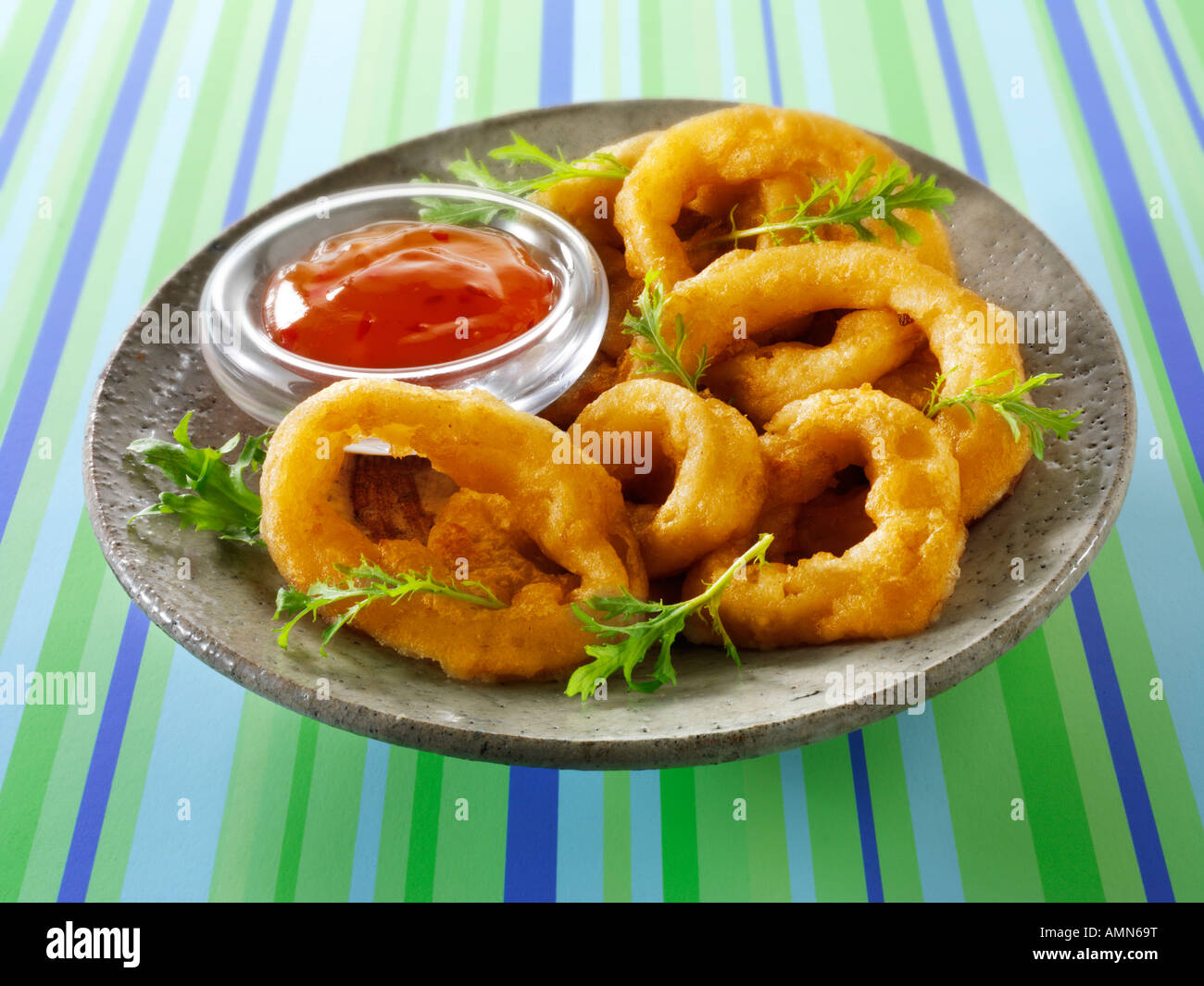 Frittierte zerschlagen Zwiebelringe Stockfoto