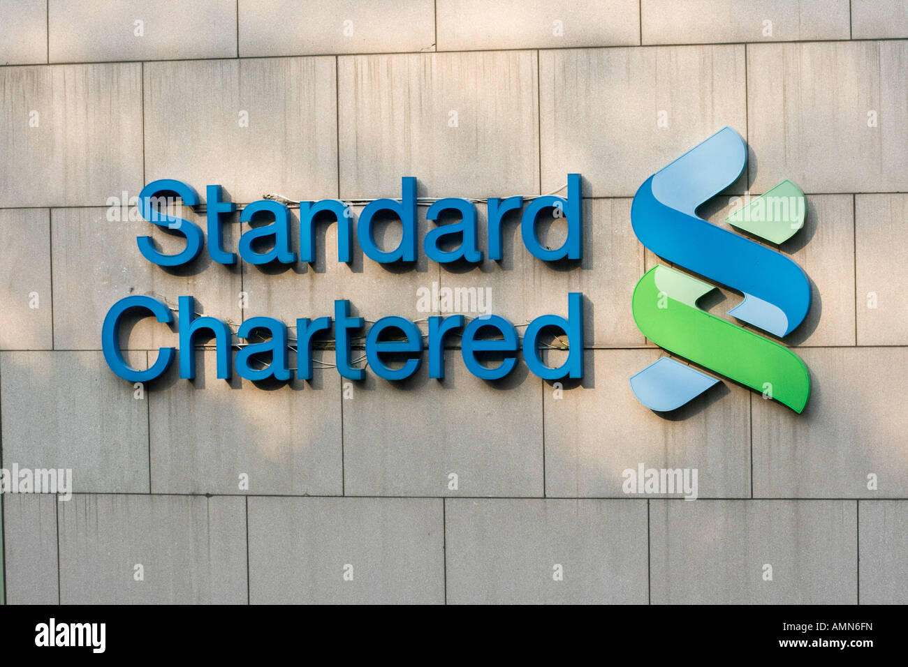 Standard Chartered Bank und Logo, Hong Kong Stockfoto