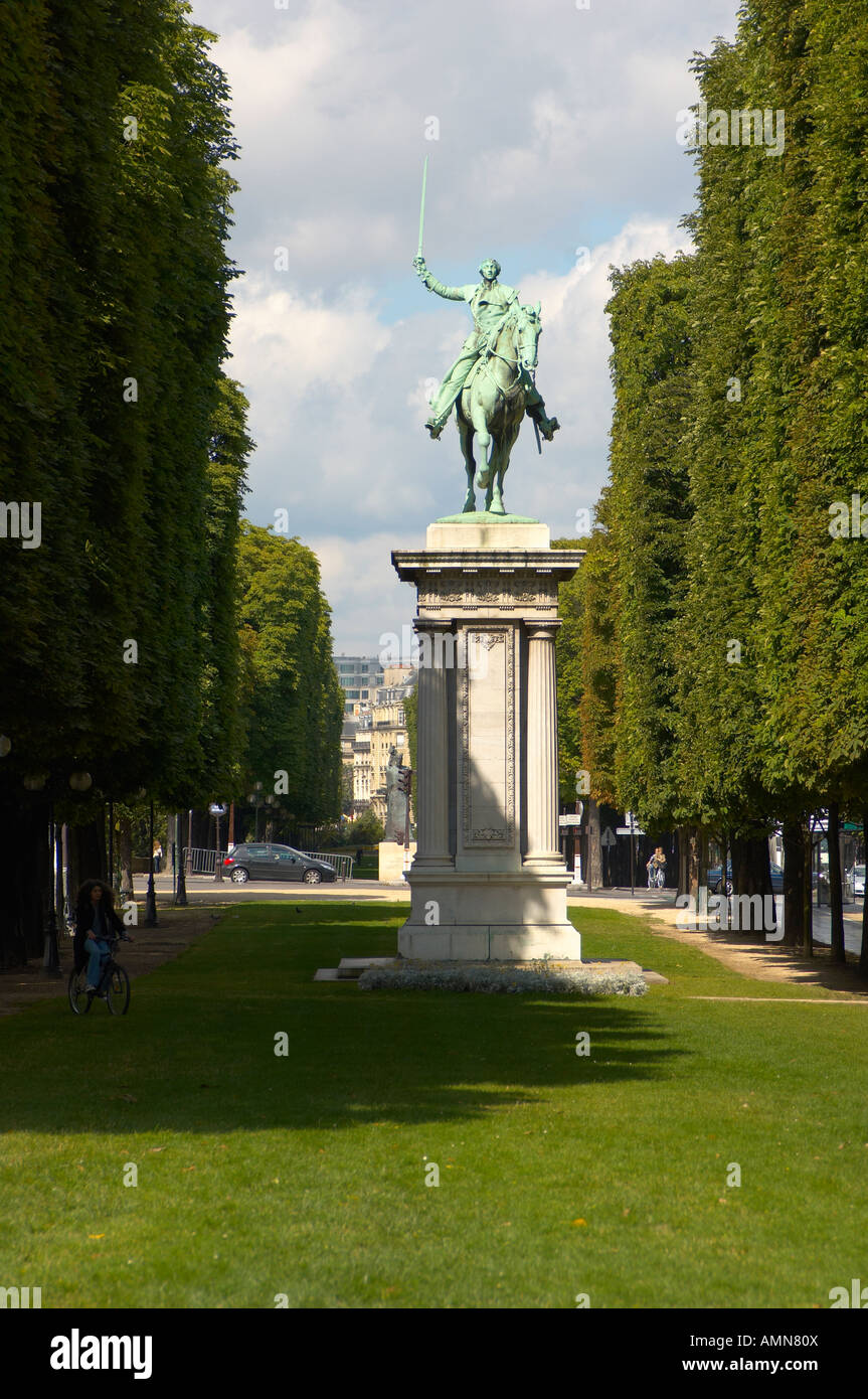 Paris Frankreich. Neben Nef du Grand Palais. Die Statue. Stockfoto