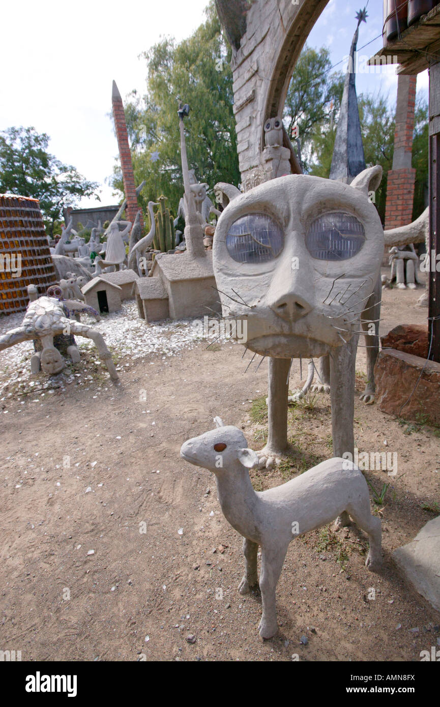 Skulpturen auf dem Kamel Hof Eule Haus in Nieu Bethesda Stockfoto