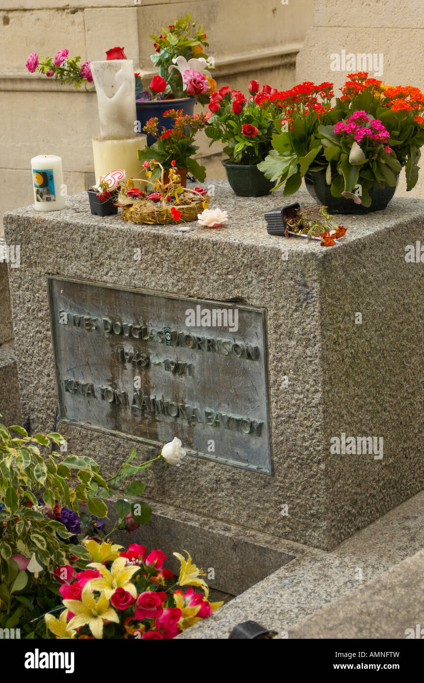 Grab von Jim Morrison. Paris Frankreich. Pere La Chaise Friedhof mit gotischen Gräber und Mausoleen. Stockfoto