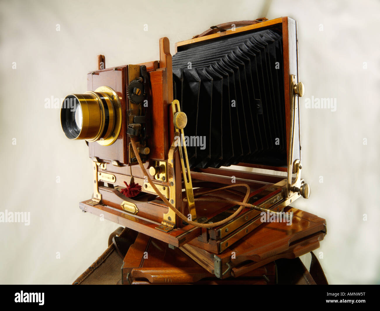 Thornton-Pickard halbe Platte Balg aus Holz Ansicht Film Kamera mit Mahagoni-Dias. Gemacht um 1896. Viktorianische. Stockfoto