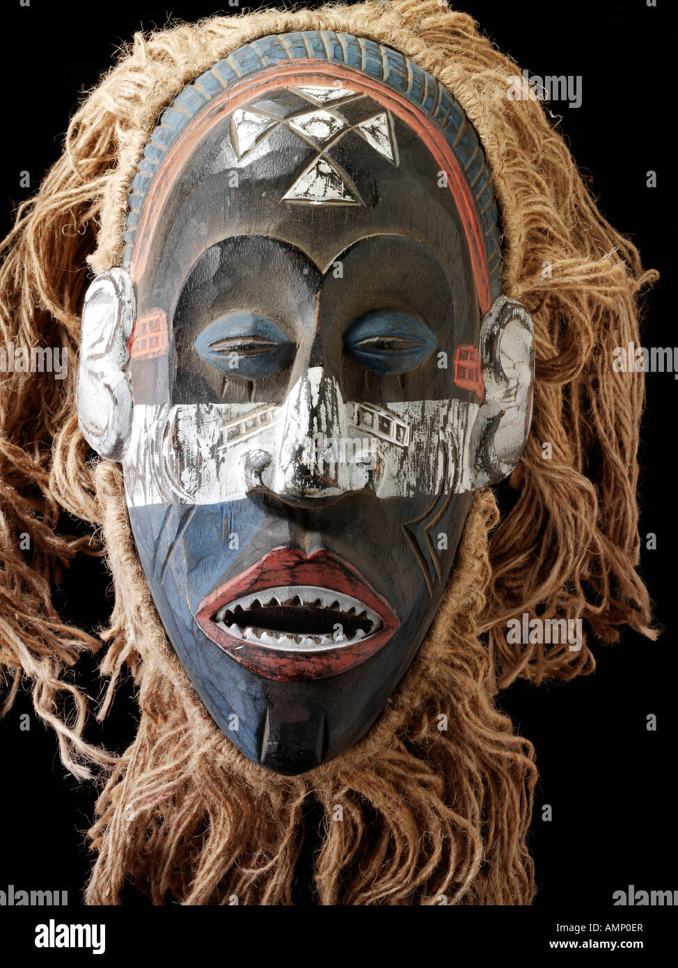 Ethnische traditionelle afrikanische Maske. Kunst und Handwerk. Stockfoto