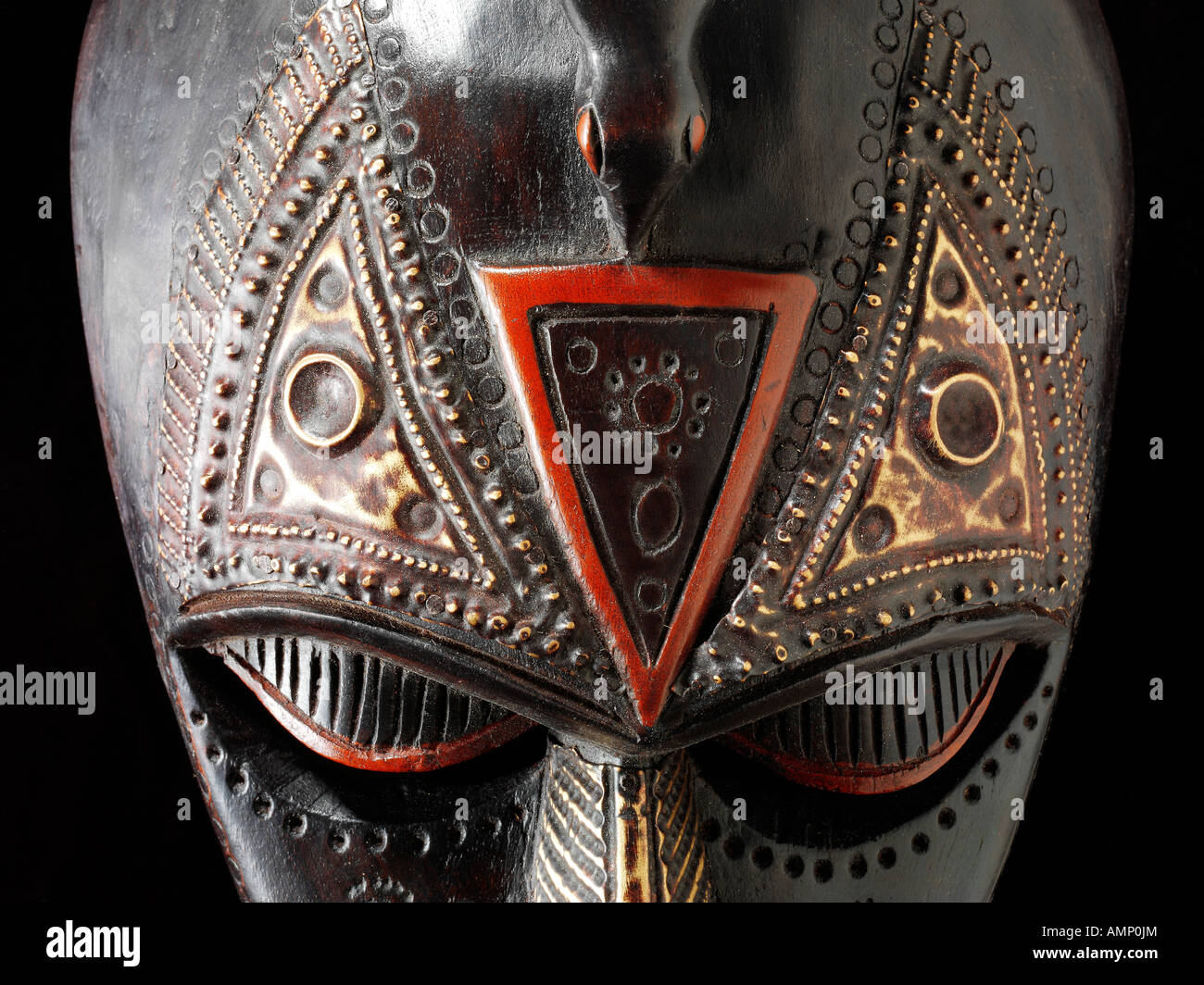 Ethnische traditionelle afrikanische Maske. Kunst und Handwerk. Stockfoto