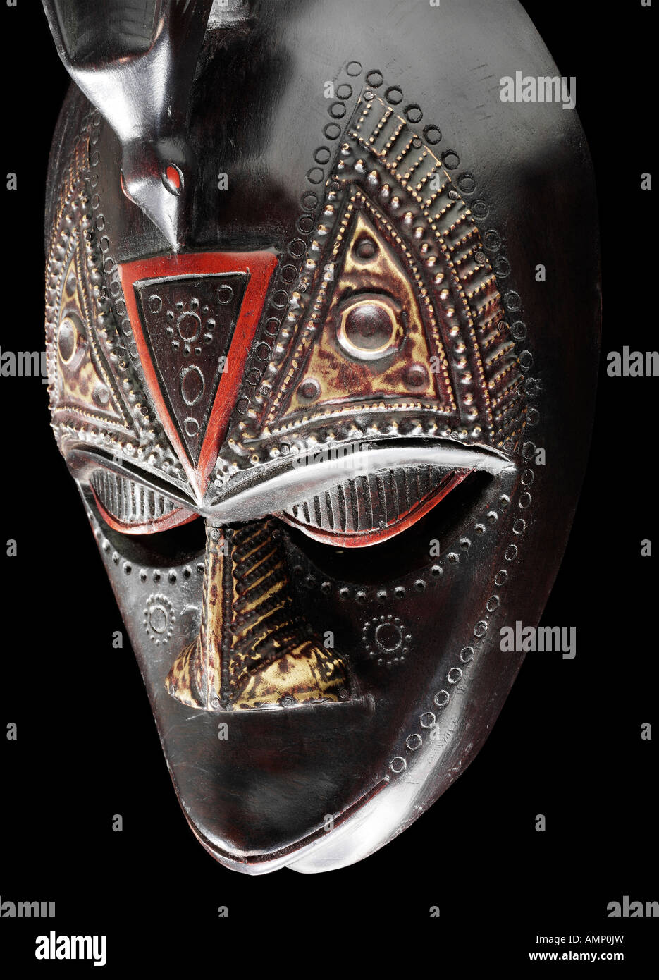 Ethnische traditionelle afrikanische Maske. Kunst und Handwerk. Stockfoto