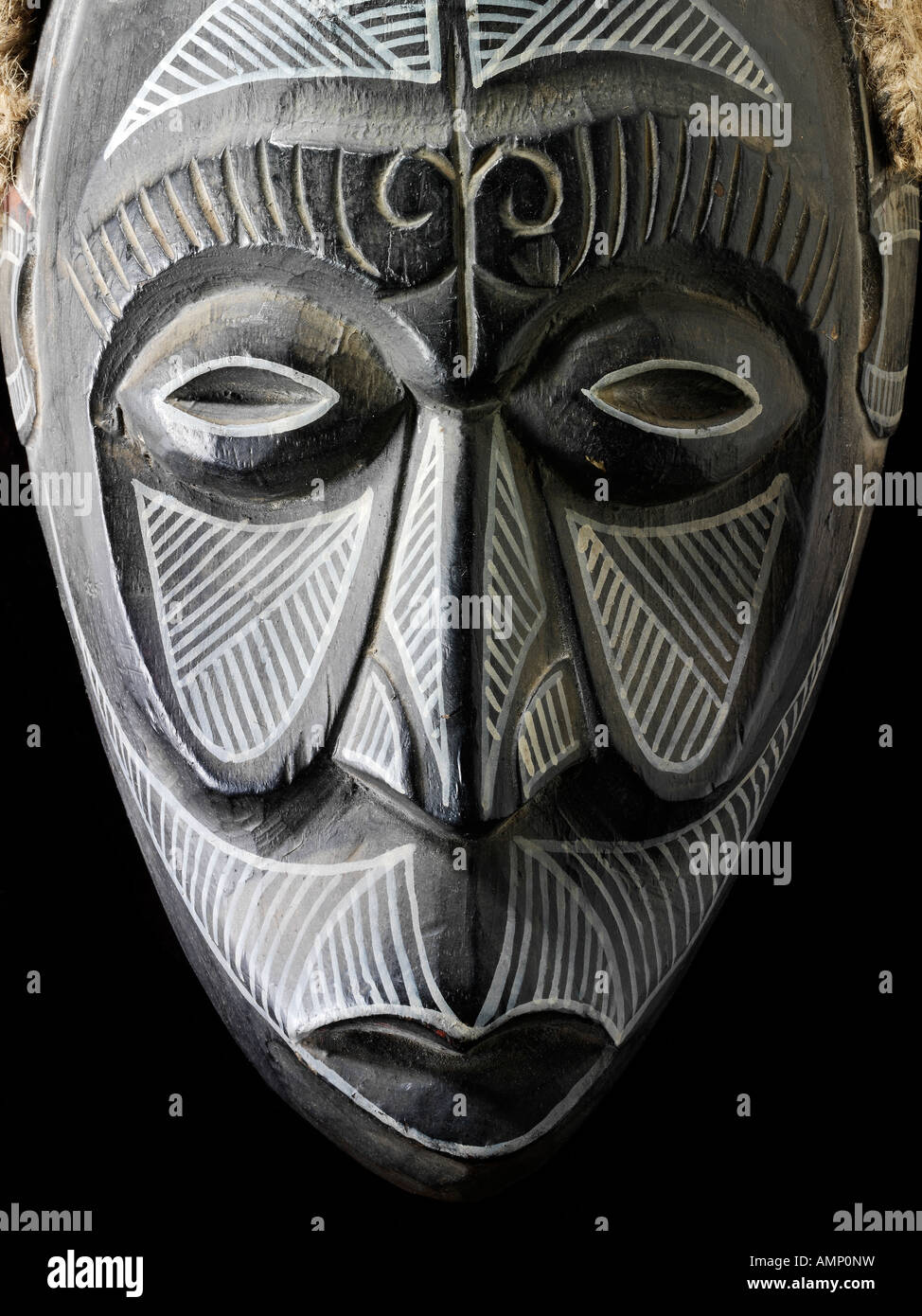 Ethnische traditionelle afrikanische Maske. Kunst und Handwerk. Stockfoto