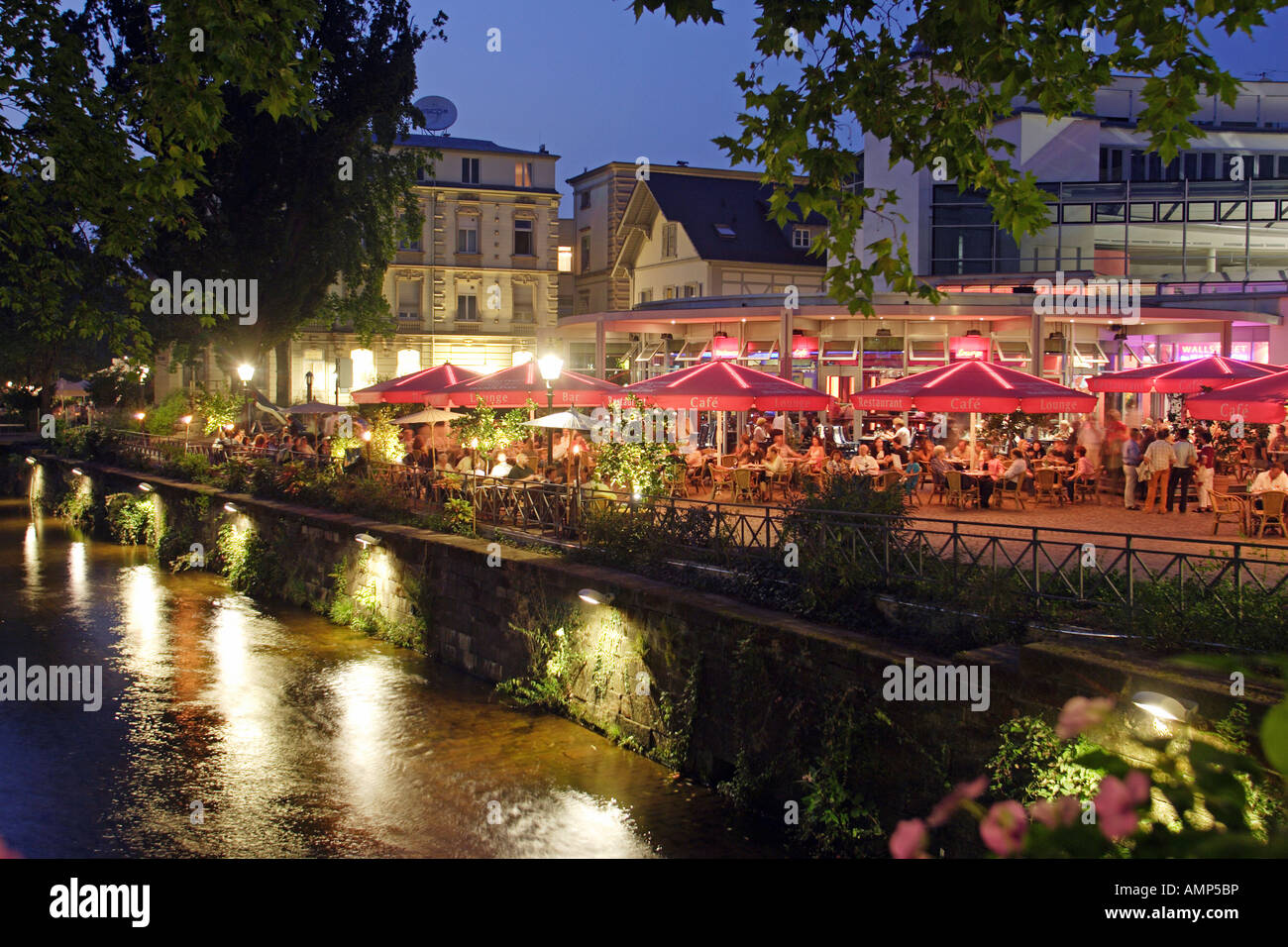 Stadt Baden-Baden am Abend, Deutschland Stockfoto