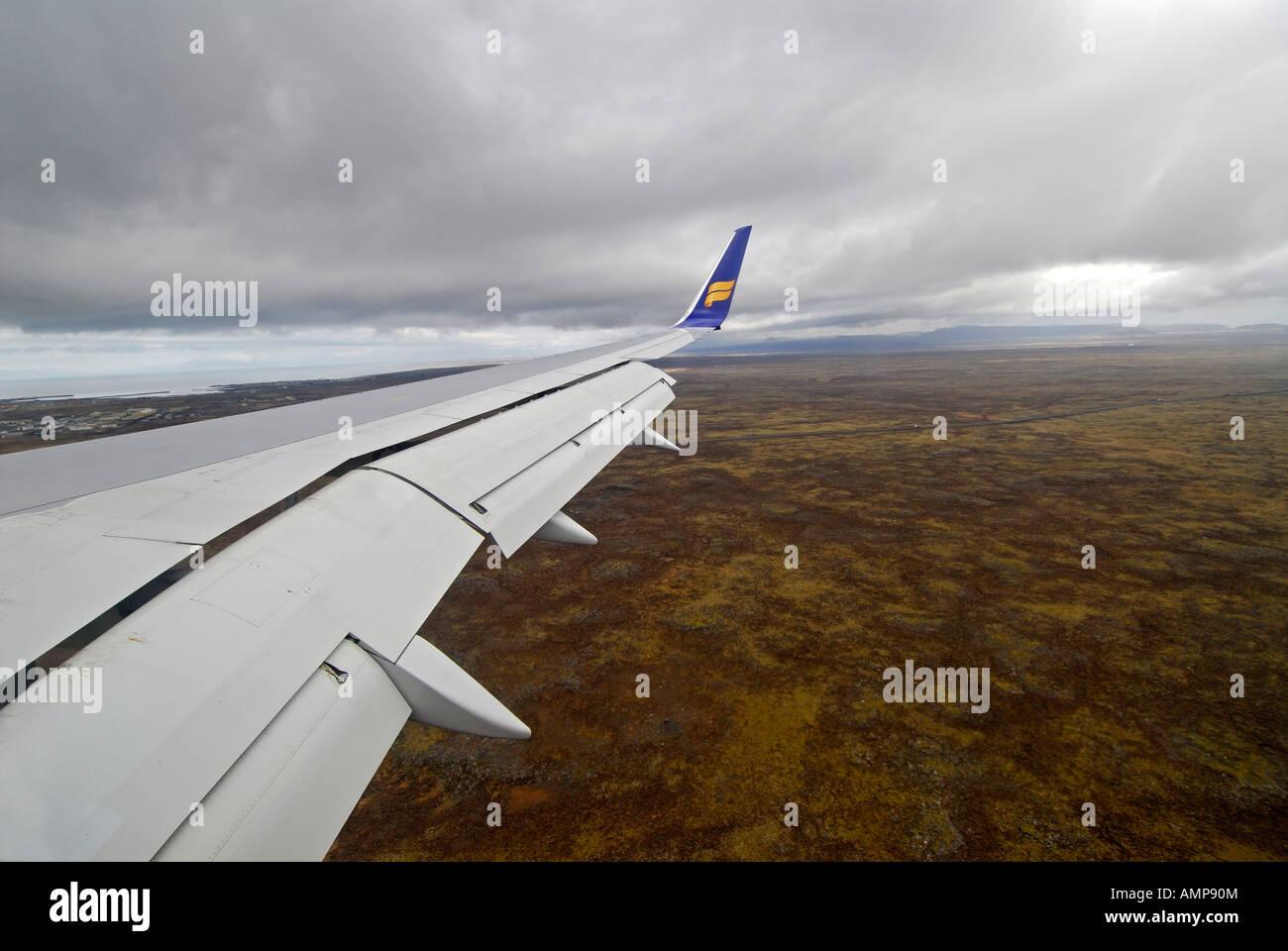 Fahrgastsicht aus Iceland Air Flugzeug kurz vor der Landung in Keflavik, Island Stockfoto