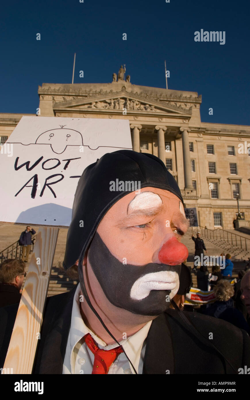 Traurige Clown am Protest gegen Kürzungen des Haushalts Kunst Stockfoto