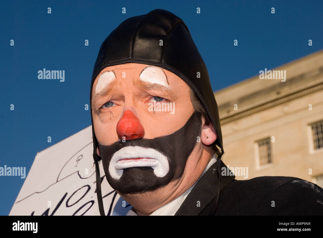 Traurige Clown am Protest gegen Kürzungen des Haushalts Kunst Stockfoto