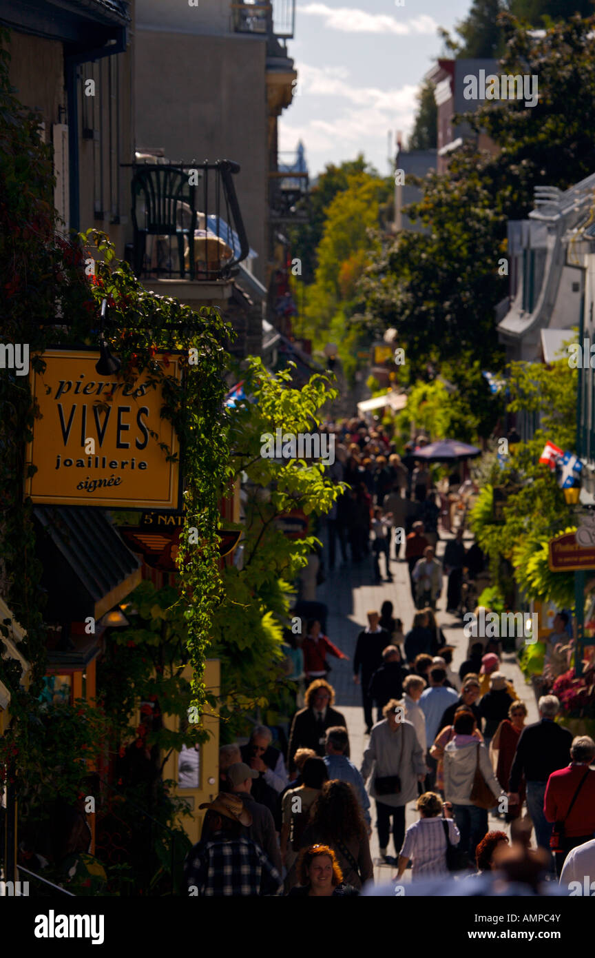 Menschenmassen entlang Rue du Petite-Champlain im Quartier Petite Champlain, alten Quebec, Quebec, Kanada. UNESCO-Weltkulturerbe. Stockfoto