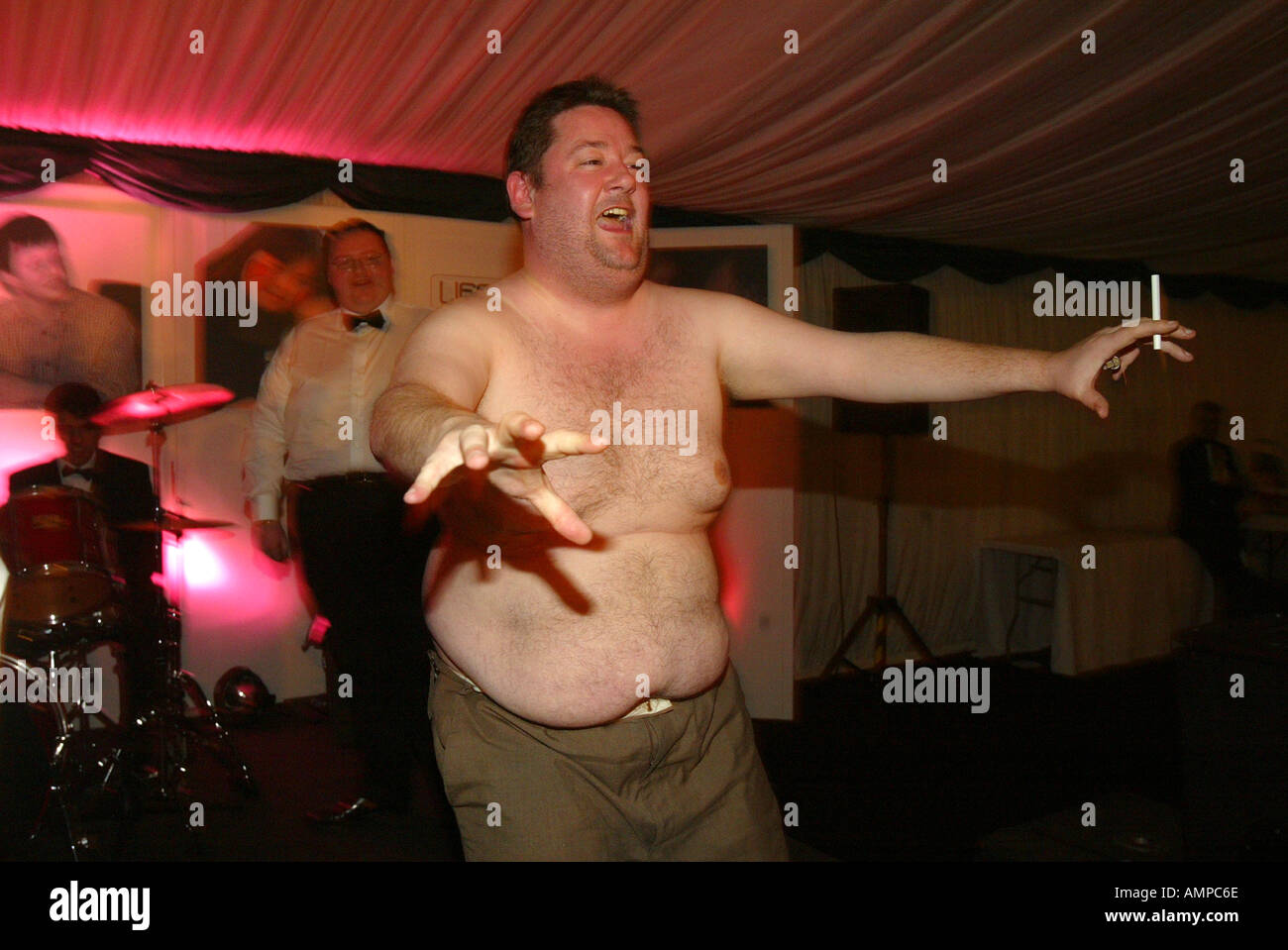 Comedian Johnny Vegas an einem Down Syndrom nutzen Show in Belfast Stockfoto