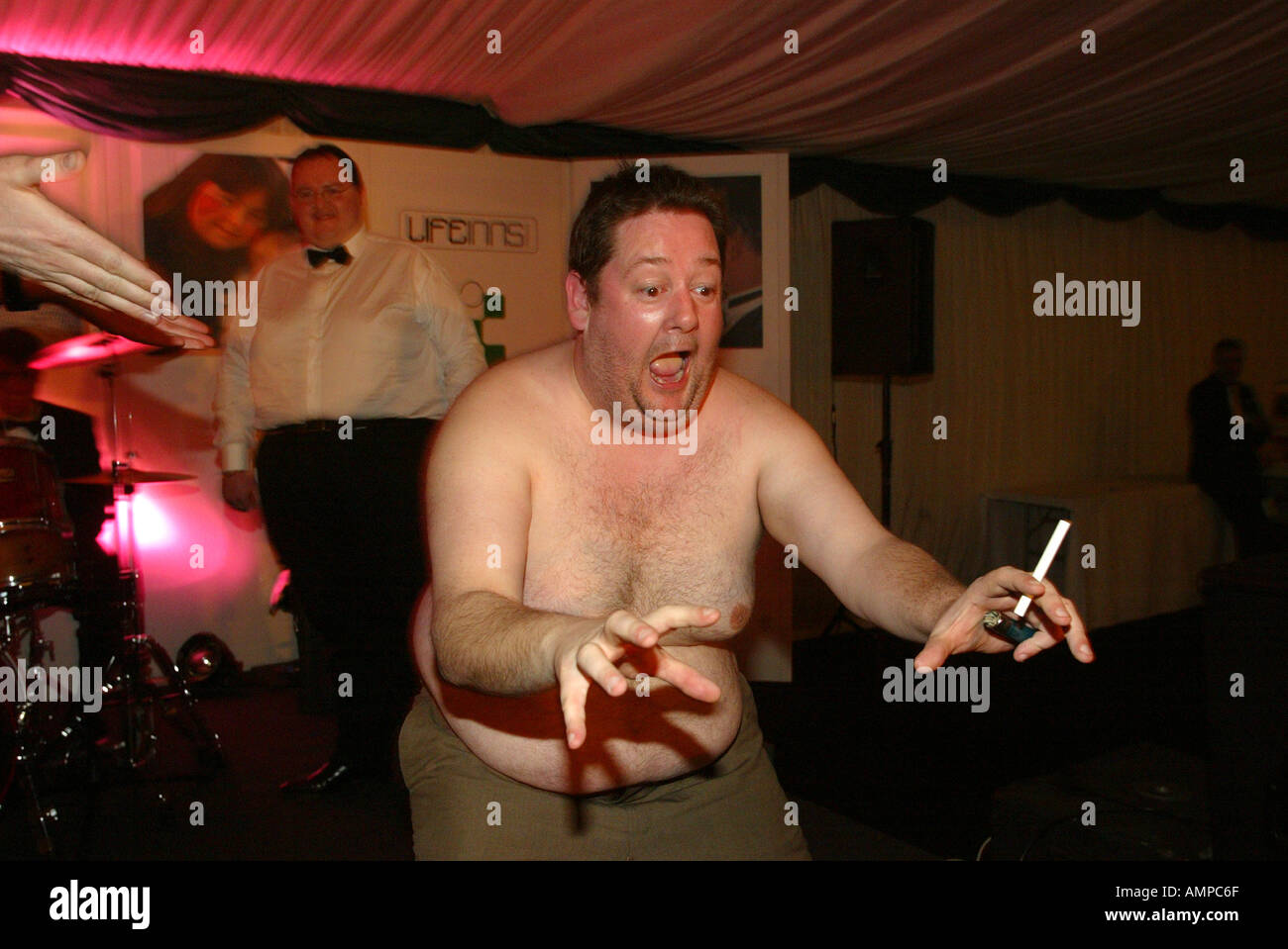 Comedian Johnny Vegas an einem Down Syndrom nutzen Show in Belfast Stockfoto