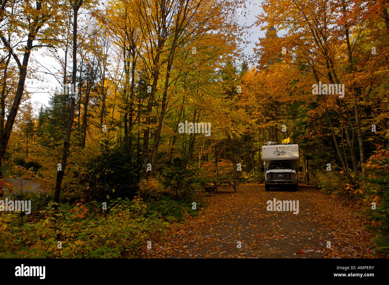 Camper auf dem Campingplatz von Parc De La Jacques-Cartier, Quebec, Kanada. Stockfoto
