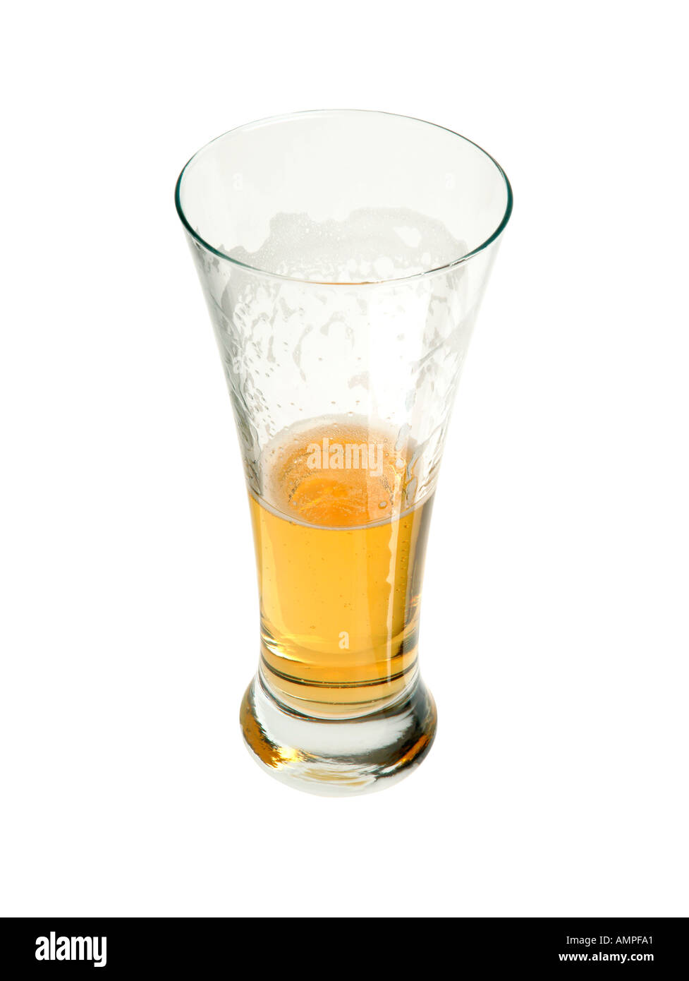 Halb volle Bierglas Stockfoto