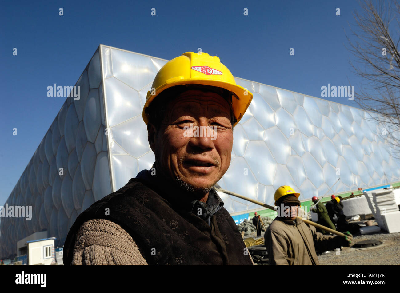 Chinesische Arbeiter auf der Baustelle des nationalen Schwimmzentrum für die Olympischen Spiele 2008 15. Dezember 2007 Stockfoto