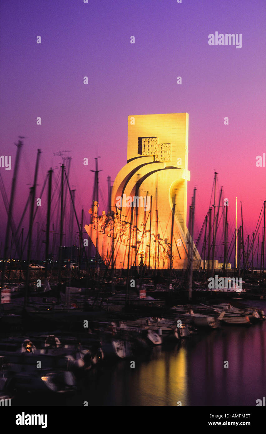 Entdecker-Denkmal bei Dämmerung Sonnenuntergang Belem von Lissabon Portugal Stockfoto