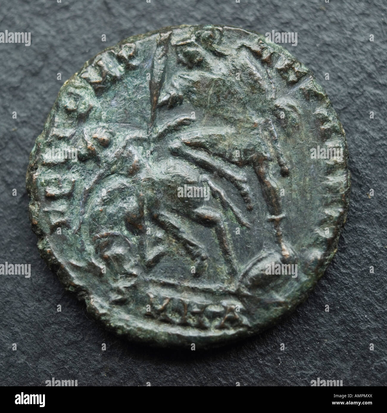 Römische Münze Bronze. Constantinus II Stockfoto