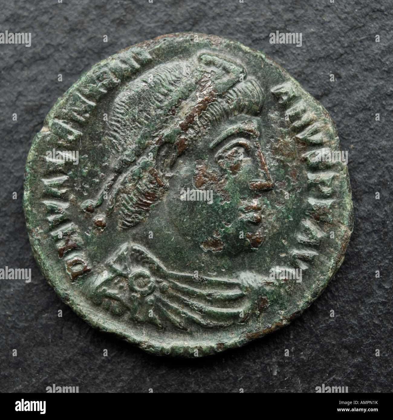 Römische Münze Bronze. Valentian ich Stockfoto