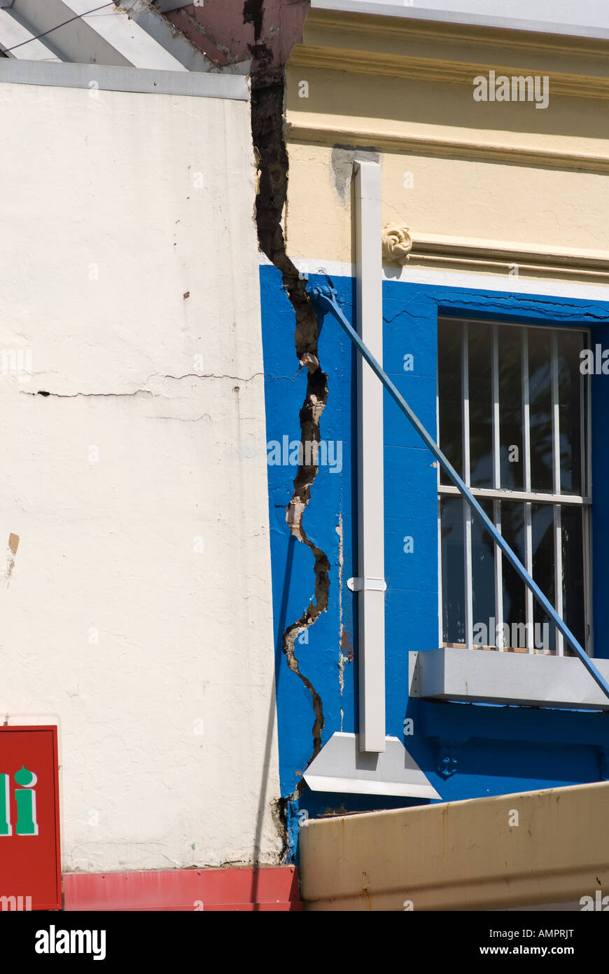 Einen großen Riss in der Wand: Diese einstürzenden Gebäude Abriss ...