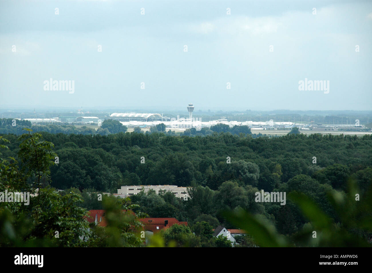 Blick auf den Flughafen München Franz Josef Strauß aus Weihenstephan Freising Bayern Deutschland Stockfoto
