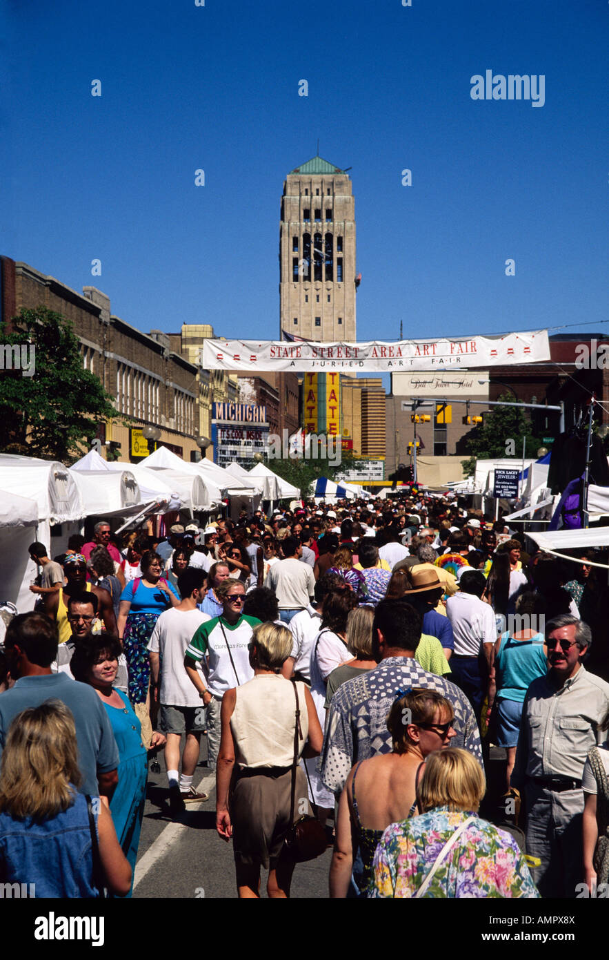 Staatliche Straße Bereich Kunstmesse Masse an jährlichen Sommer Ann Arbor Michigan Kunst messen Stockfoto