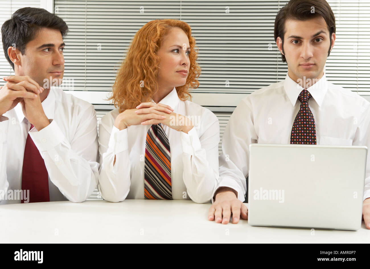Porträt von Geschäftsleuten, Mann mit Laptop-Computer Stockfoto
