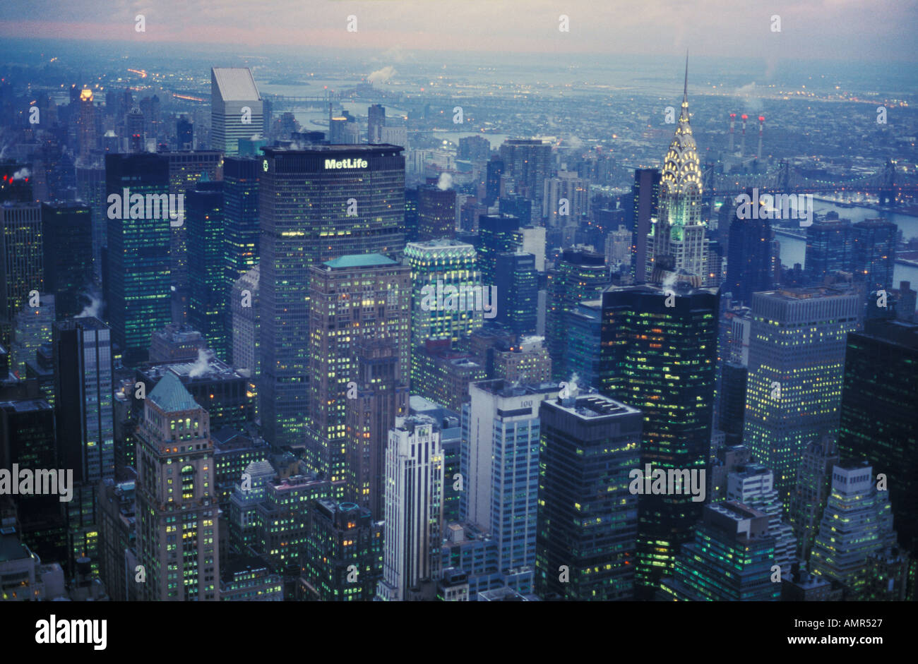 Chrysler Building und New York Skyline vom Empire State Gebäude Dach Manhattan Island NY New York Staat North America USA US Stockfoto