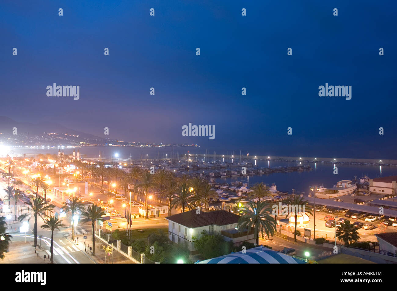 Fuengirola bei Nacht Stockfoto