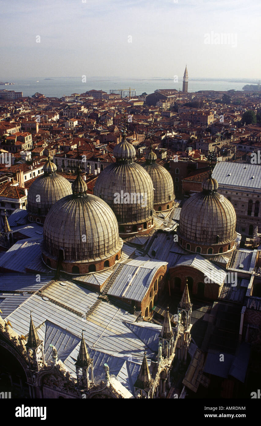 Blick über San Marco s Basilika aus dem Campanile-Venedig-Italien Stockfoto