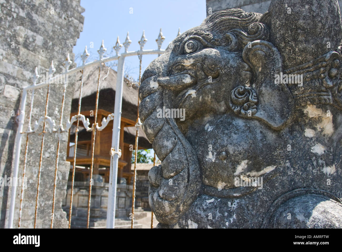 Geschnitzten Stein Elefant Schnitzerei Ulu Watu Hindu Tempel Tor Bali Indonesien Stockfoto