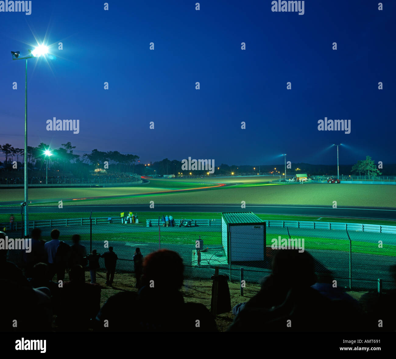 Le Mans-Rennstrecke in der Nacht Stockfoto