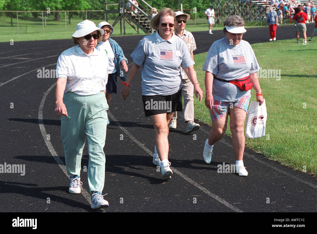 Seniorinnen und Senioren beteiligen senior sportlichen olympischen St. Clair, Michigan Stockfoto