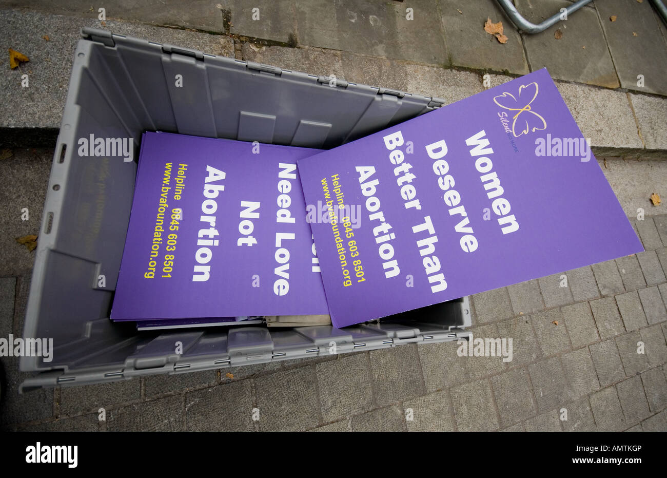 Beachten Sie, dass Abtreibung Demonstrationen über Abtreibung London besser verdienen Frauen Stockfoto
