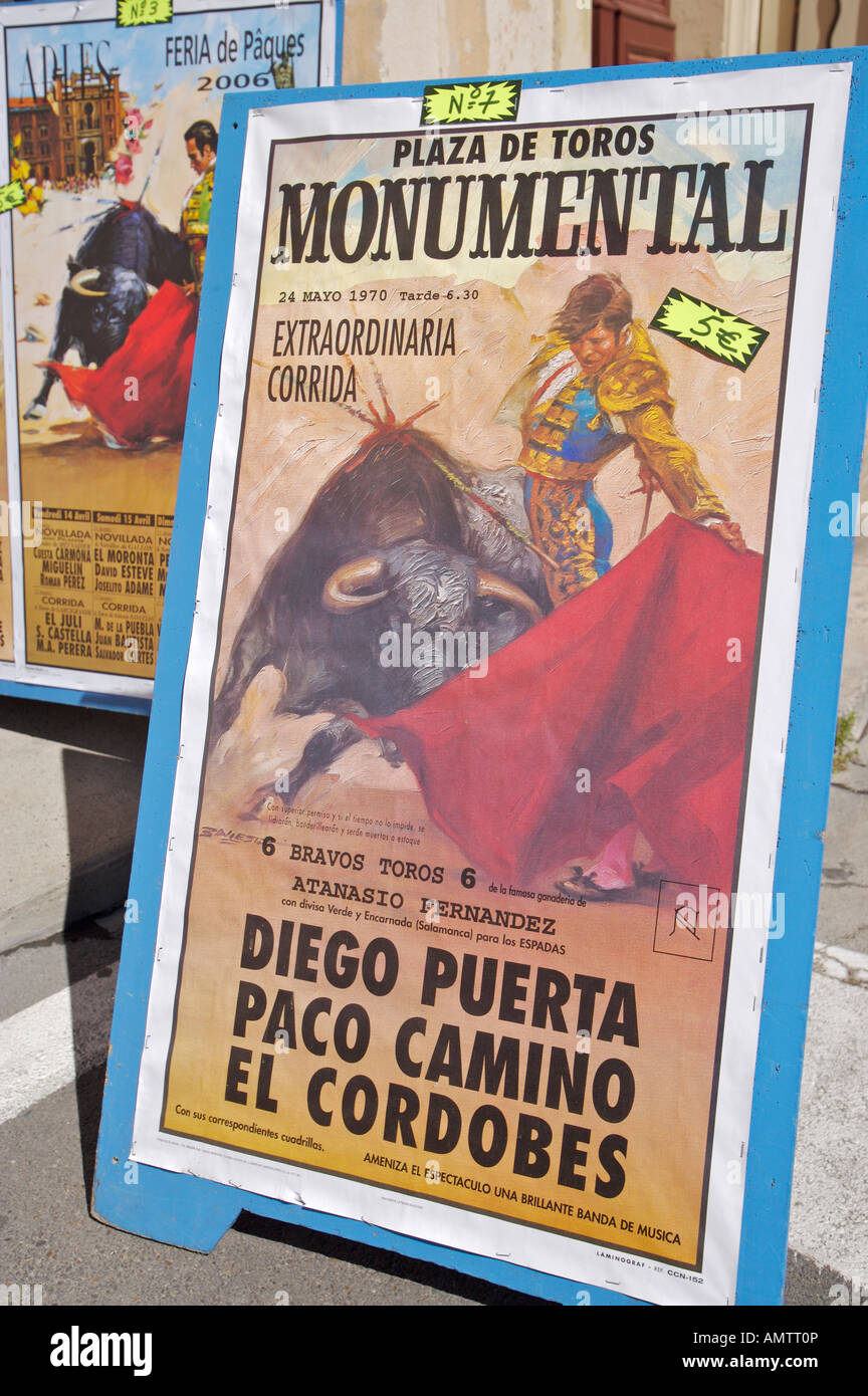 Plakate für Stierkämpfe in der Les Aromaten in der Stadt Arles, Bouches-du-Rhône, Provence, Frankreich. Stockfoto