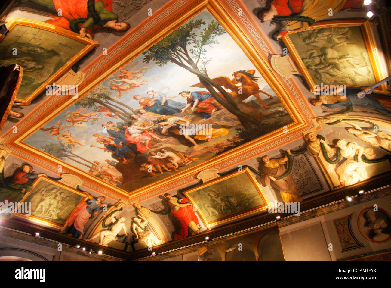 Wand- und Deckengemälde in der wunderschönen Palazzo Pianetti, Jesi, Le Marche.Italy Stockfoto