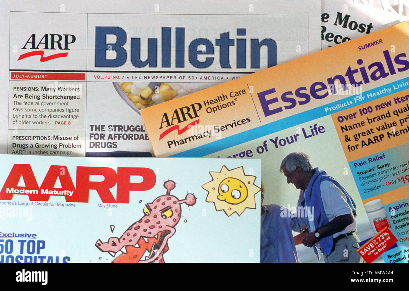 Vielzahl von AARP Publikationen auf einem Tisch Stockfoto