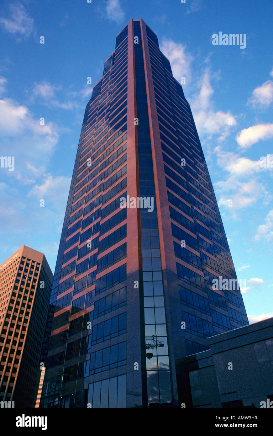 WORLD TRADE CENTER IM ZENTRUM VON ST. PAUL, MINNESOTA GEGEN BLAUEN HIMMEL. Stockfoto