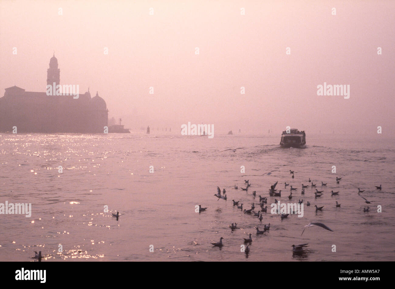 Venedig, die auf der Suche nach San Giorgio in der Lagune körnig launisch Schuss Stockfoto