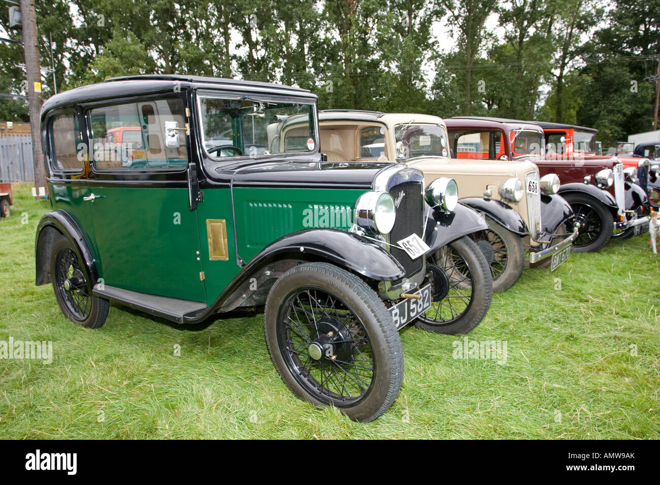 Oldtimer Austin 7 Saloons Ende der 1930er Jahre aufgereiht auf Moreton Agricultural Show 2007 UK Stockfoto