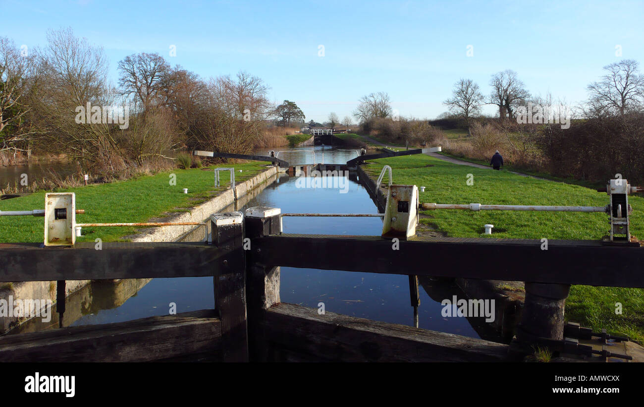 der Kennet und Avon Kanal von oben das Schloss Blick entlang des Kanals. Stockfoto