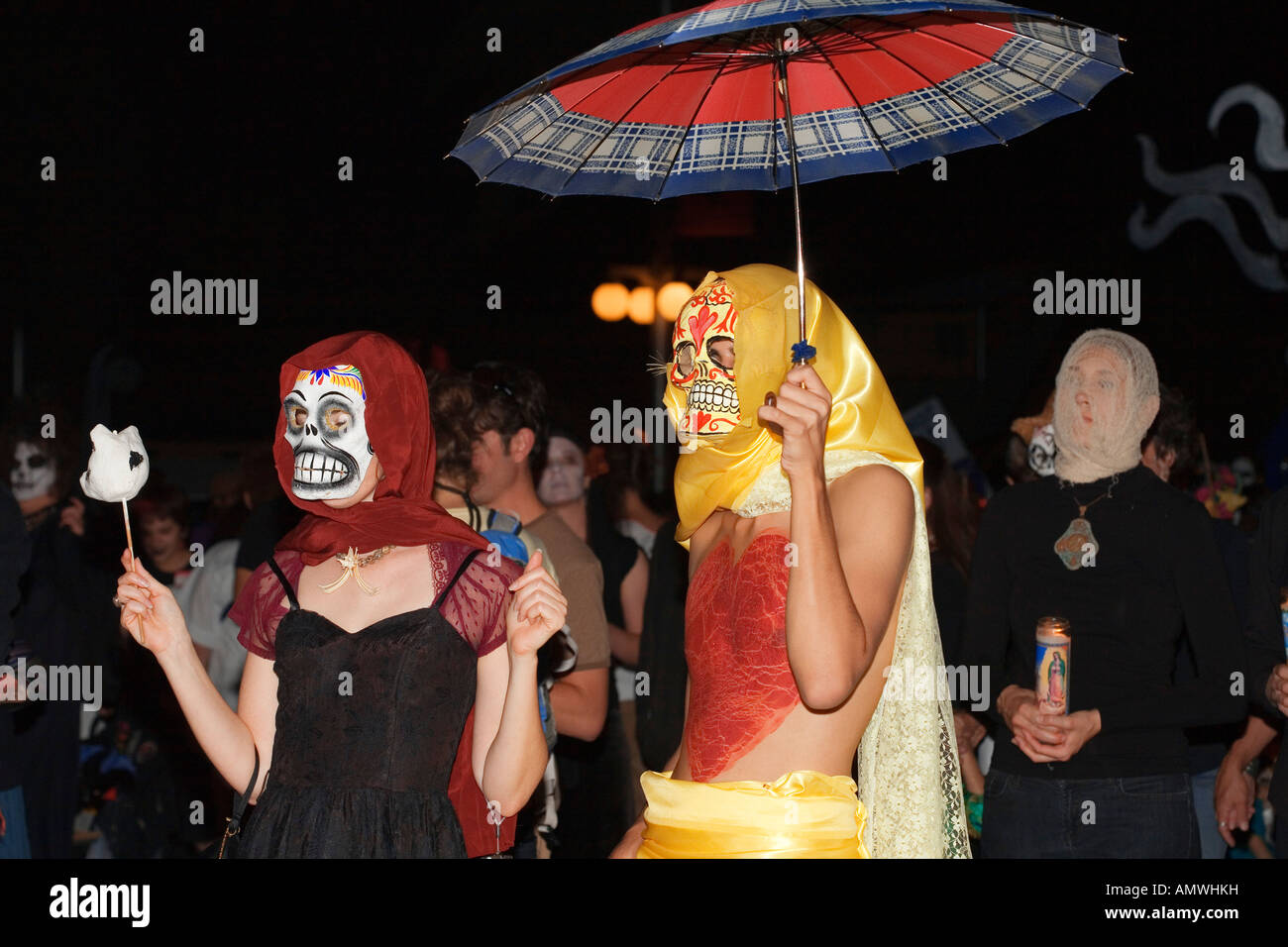 Aufwendige Kostüme Prozession Allerseelen von den Toten Dia de Los Muertos Tucson Arizona 2007 Stockfoto