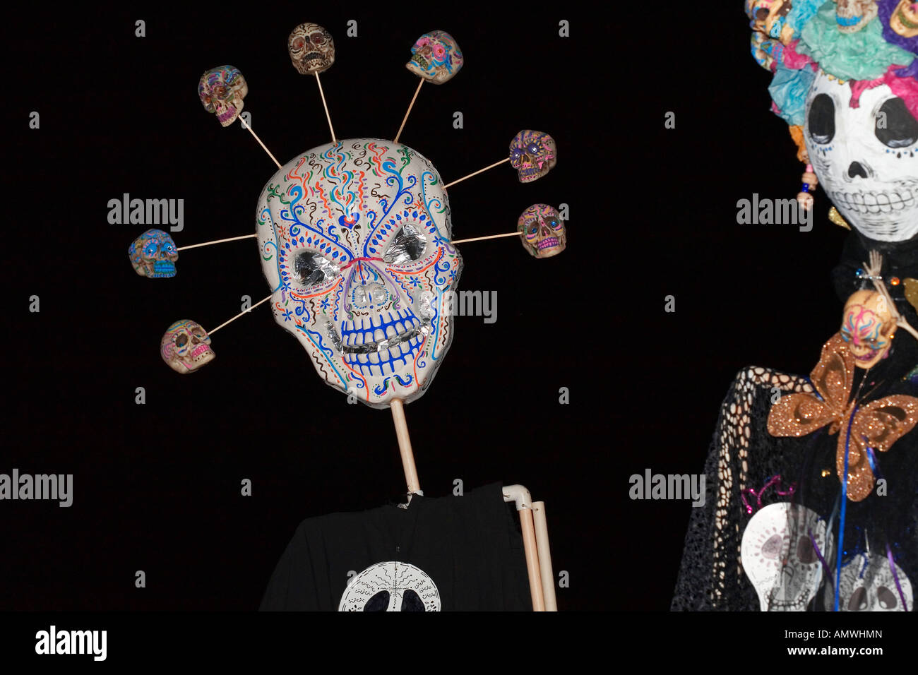 Aufwendige Kostüme Prozession Allerseelen von den Toten Dia de Los Muertos Tucson Arizona 2007 Stockfoto