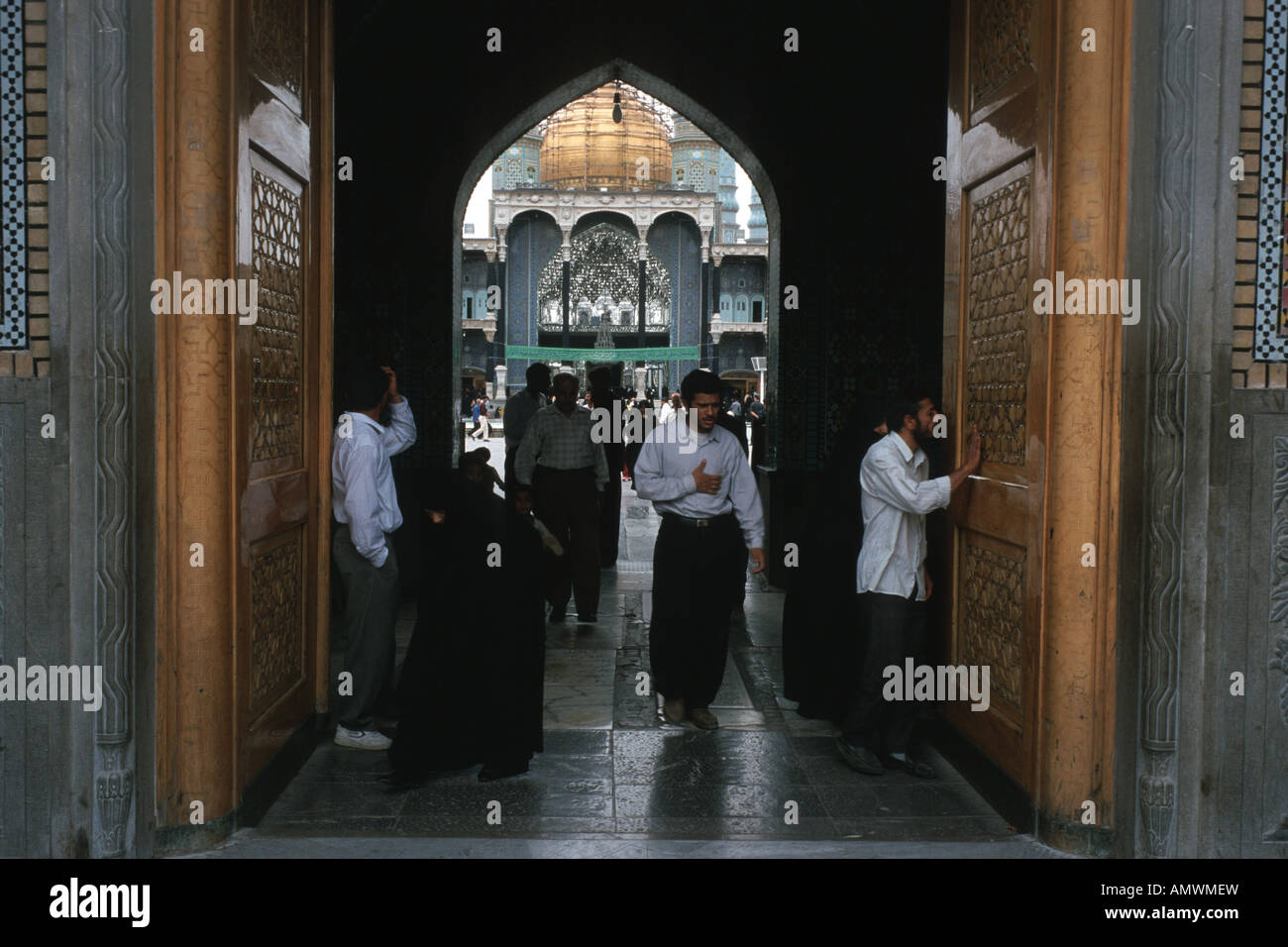 Eintrag bei der Grabmoschee des Fatimeh Musumeh, Iran, Qom Stockfoto