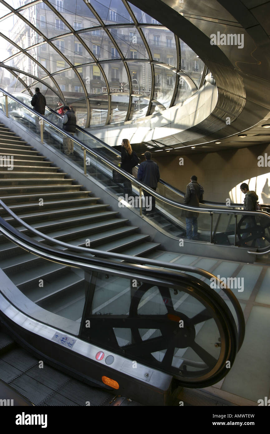 Eingang der u-Bahn station St. Lazare, Frankreich, Paris Stockfoto