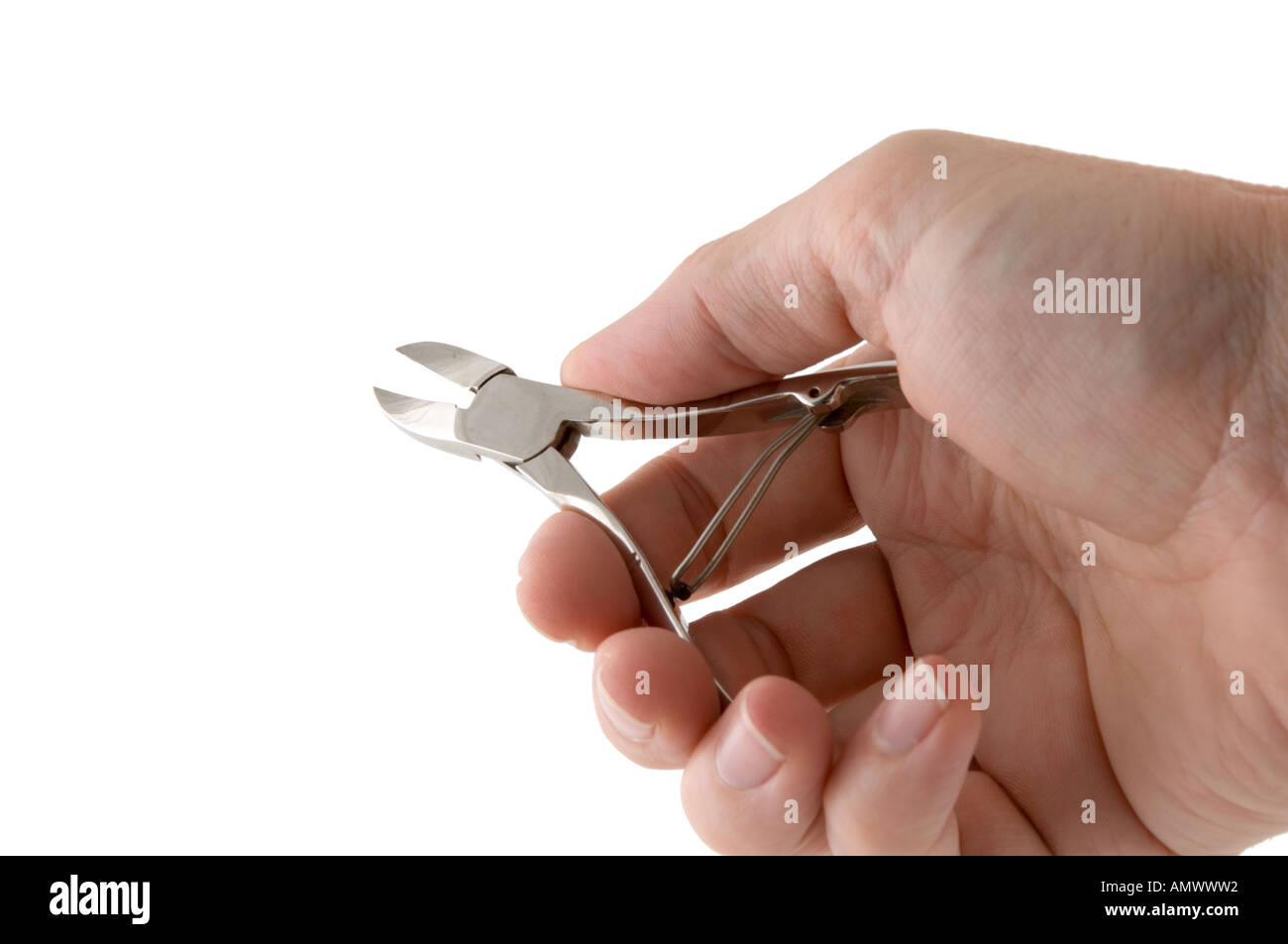 Hand mit Nagelknipser Stockfoto