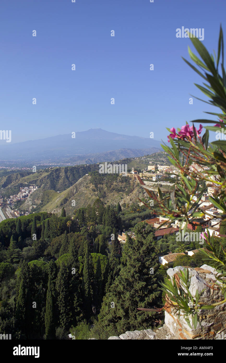 Taormina, Blick auf den Ätna Stockfoto
