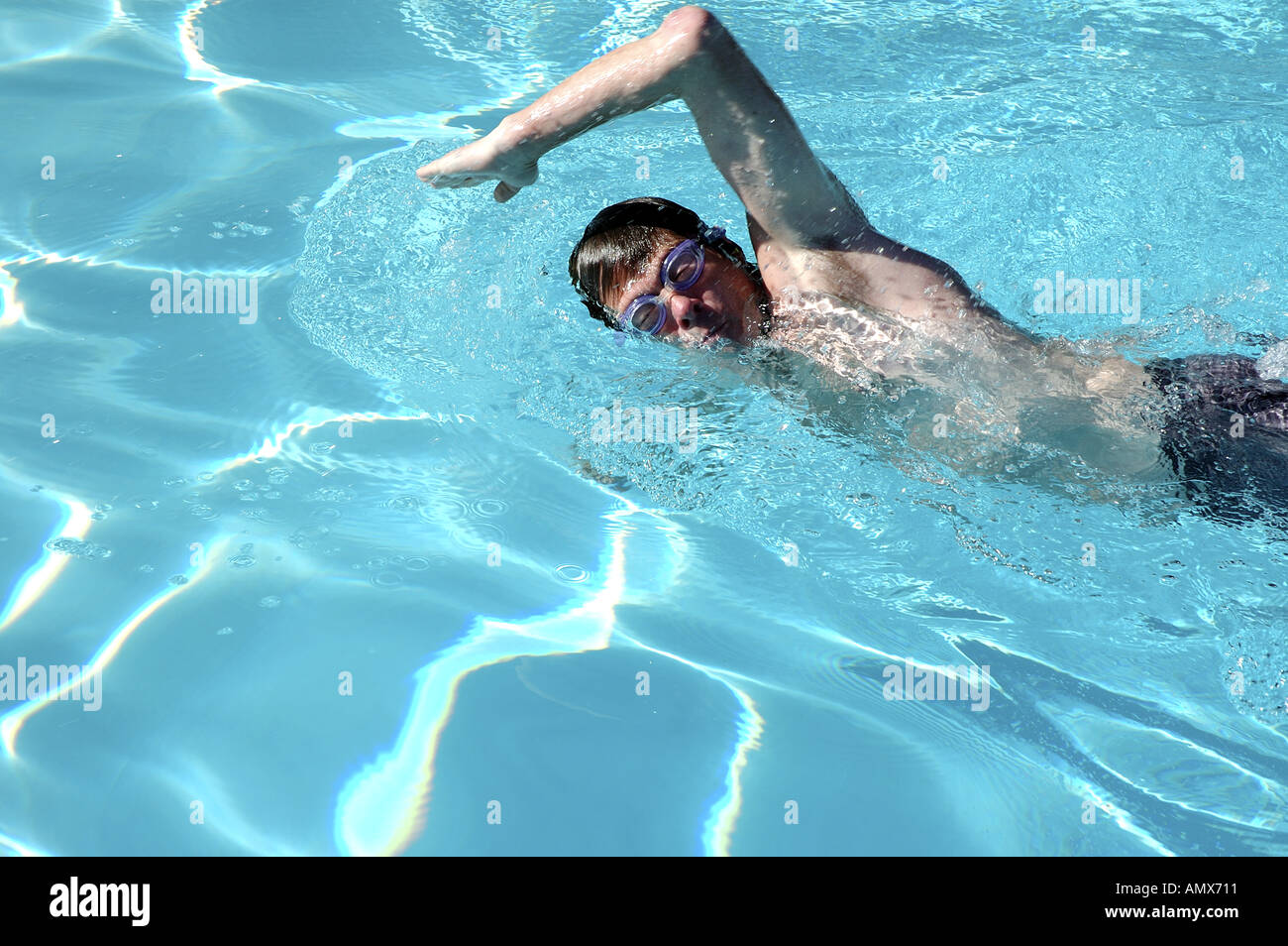 Mann schwimmen Crawl Stockfoto
