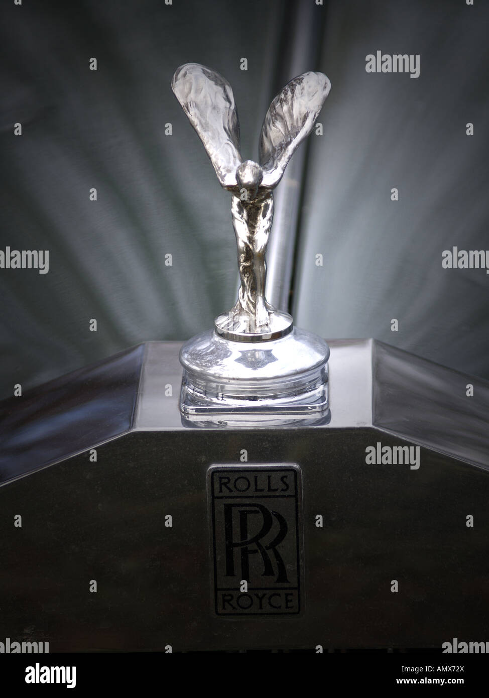 Das Rolls-Royce Motorhaube Emblem der Geist der Ekstase, die von dem Bildhauer Charles Sykes 1911 entworfen wurde Stockfoto