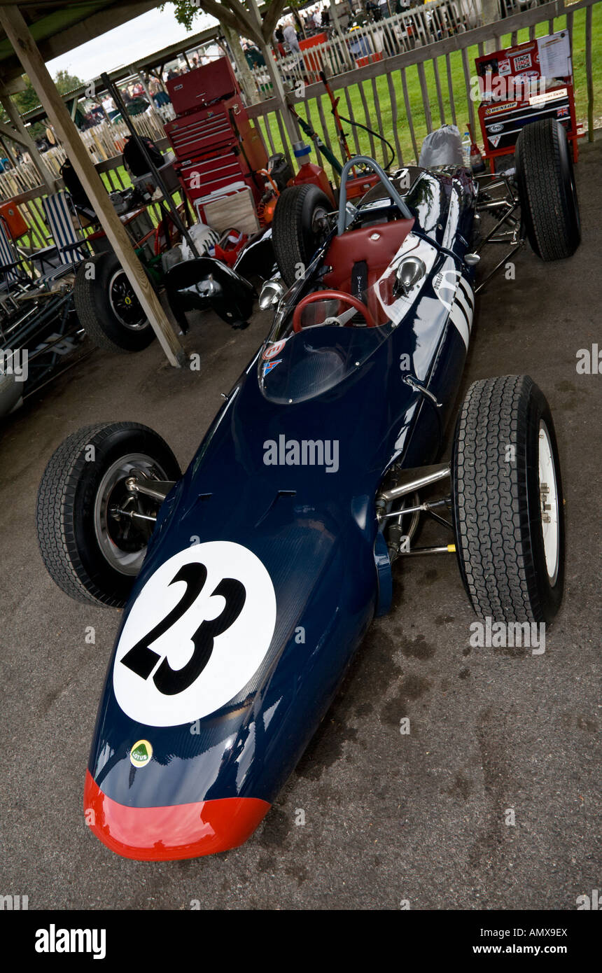 1962 Lotus-BRM 24 im Fahrerlager bei Goodwood Revival, Sussex, UK. Stockfoto